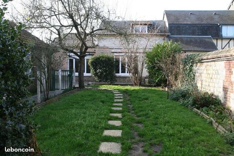 Maison très calme avec jardin et garage