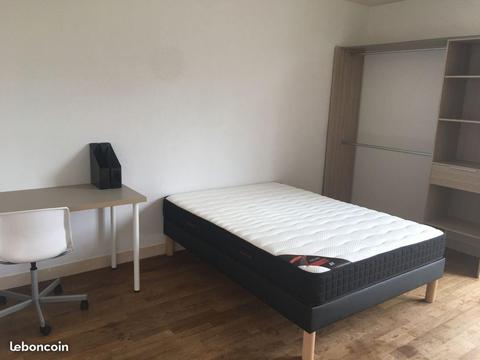 Chambre meublée en colocation