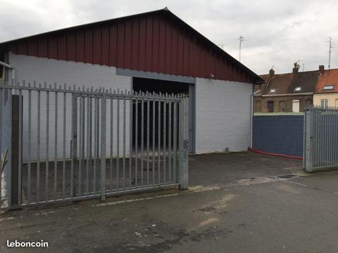 Loue entrepôt 260 m2 avec parking