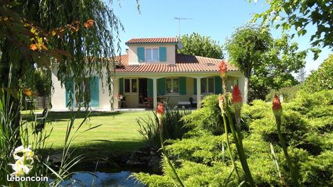 Belle maison avec piscine dans cadre agréable