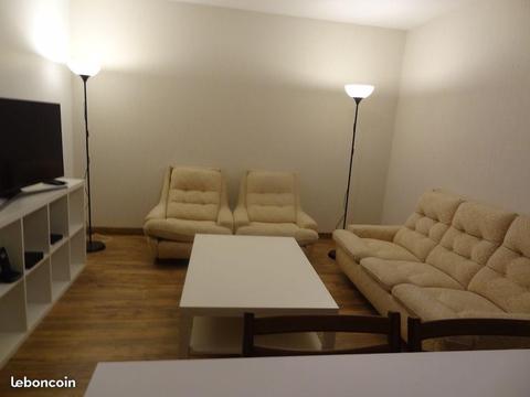 Chambre meublée dans T7 avec salon Villa Moravie