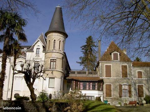 Château 50 pièces 1 980 m²