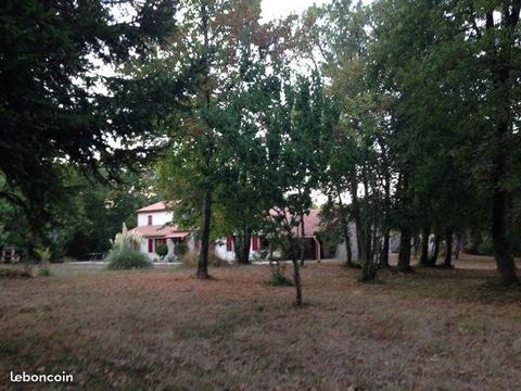 Maison 8 pièces dans grand parc arboré