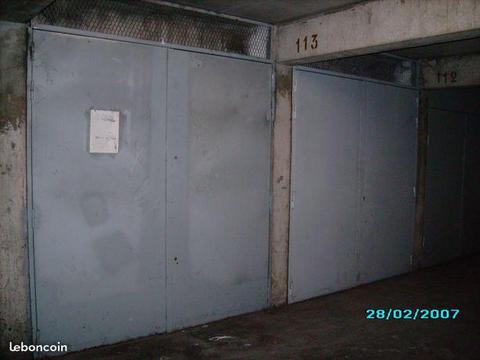 Garage 18m² fermé Aix en Pce