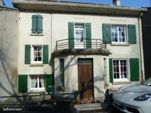 Maison de village en pierre avec jardin