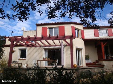 Villa à Argelliers : la maison dans les bois