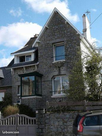 Maison en pierre sous ardoises