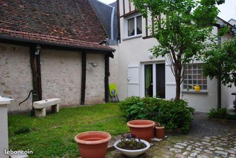 Bourges centre petite maison t2 en duplex