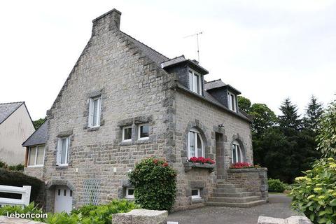 Maison en granit avec parc - 9 pièces - 200m²