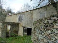 Grange à rénover avec petit jardin