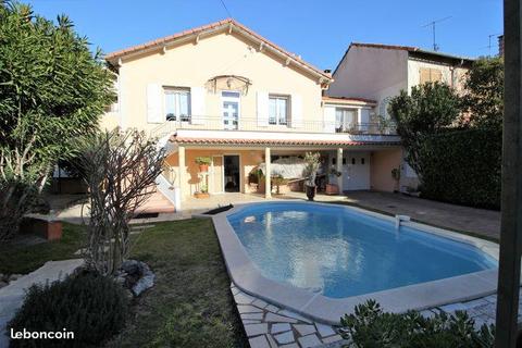 Maison 125 m², piscine, proximité remparts Avignon