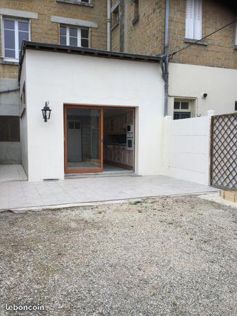 Maison avec Cour Terrasse et Garage