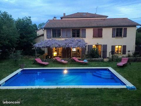 Maison T6 de charme avec piscine à Lentilly