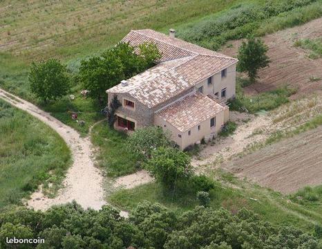 2 maisons sur un terrain de 20 000 m²