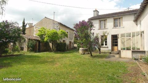 Maison de campagne 130 m2 avec cour et dépendances