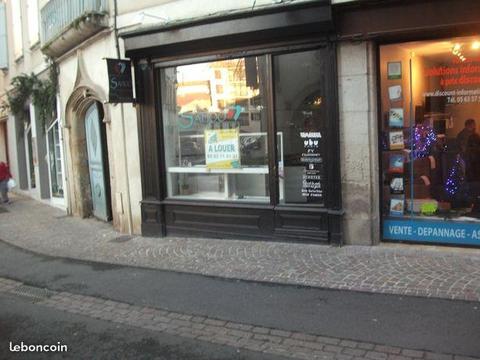 Local 20 M2 dans rue passagère (Bureau ou autres)