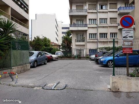 Parking extérieur