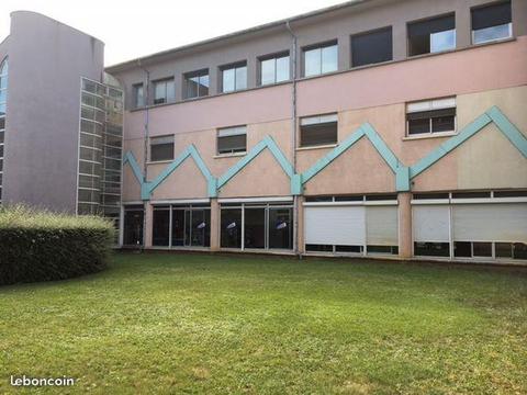 LOCAUX COMMERCIAUX de 564m2 / rue Xavier Marmier