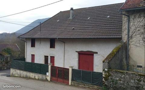 Maison bugiste, centre village de Conzieu (01300)