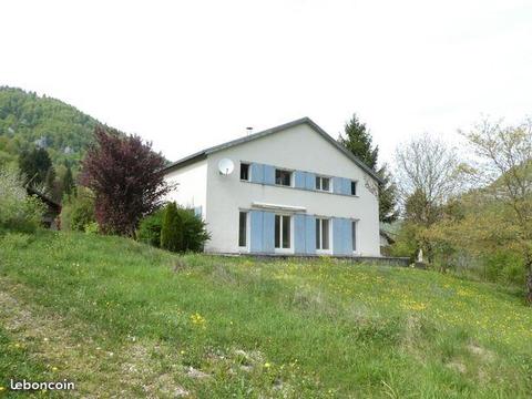 Jolie maison au bord du Doubs