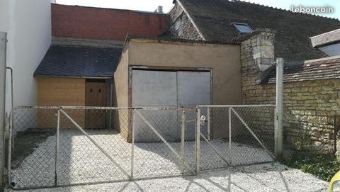 Loue garage (20m²) sur terrain de